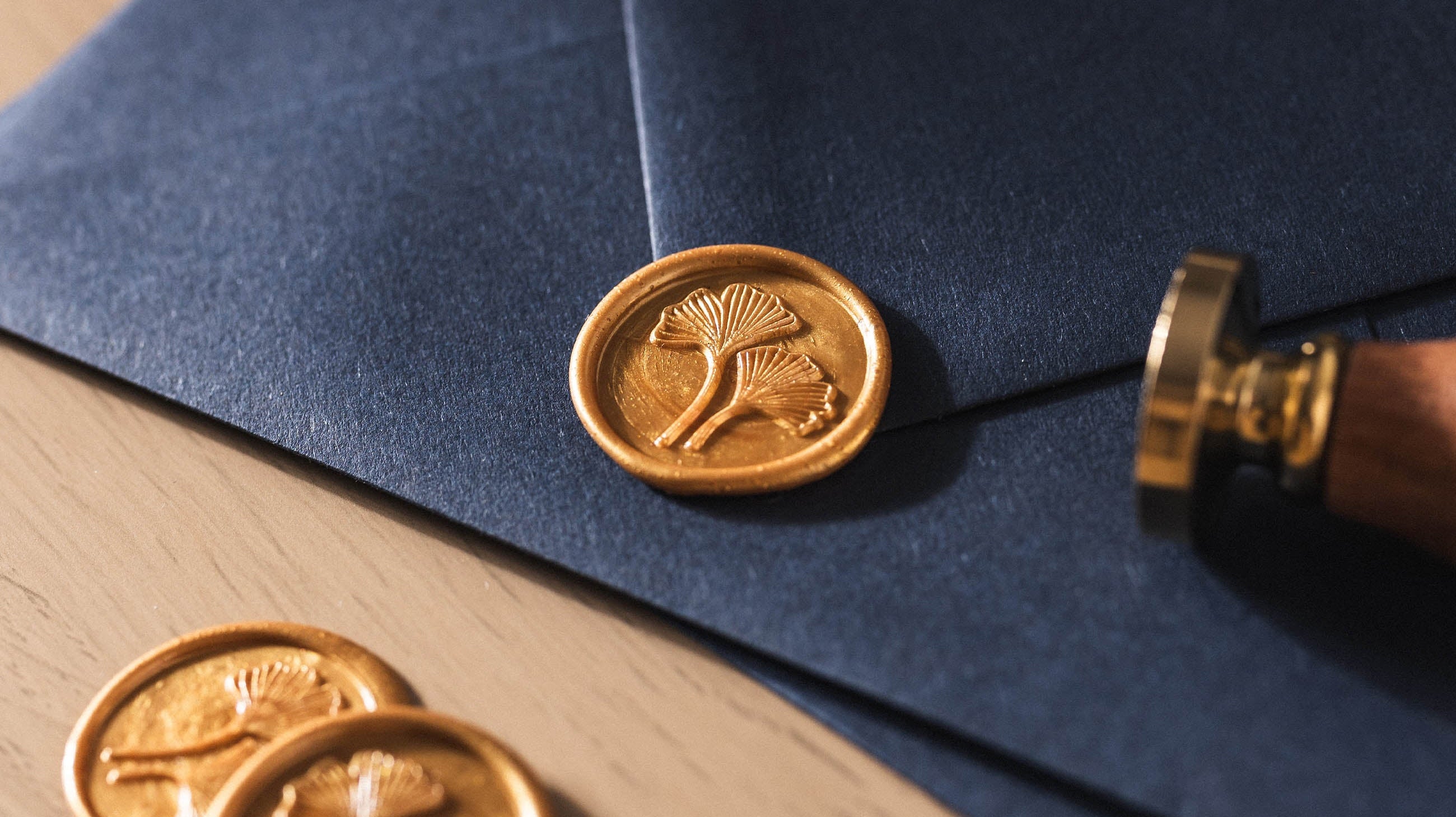 8 creative uses of wax seals in wedding stationery