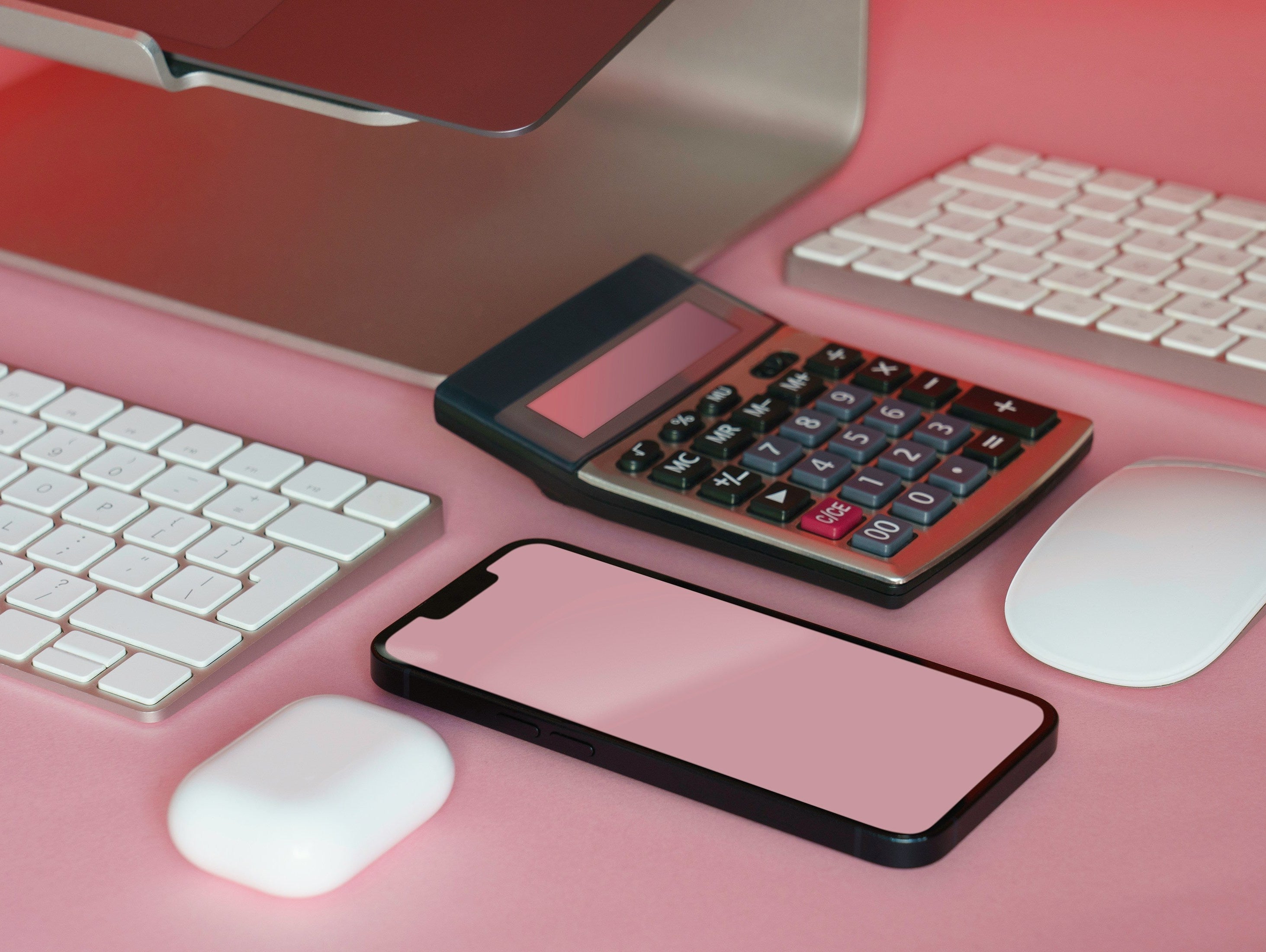 How to navigate wedding budget conflicts together: our top tips