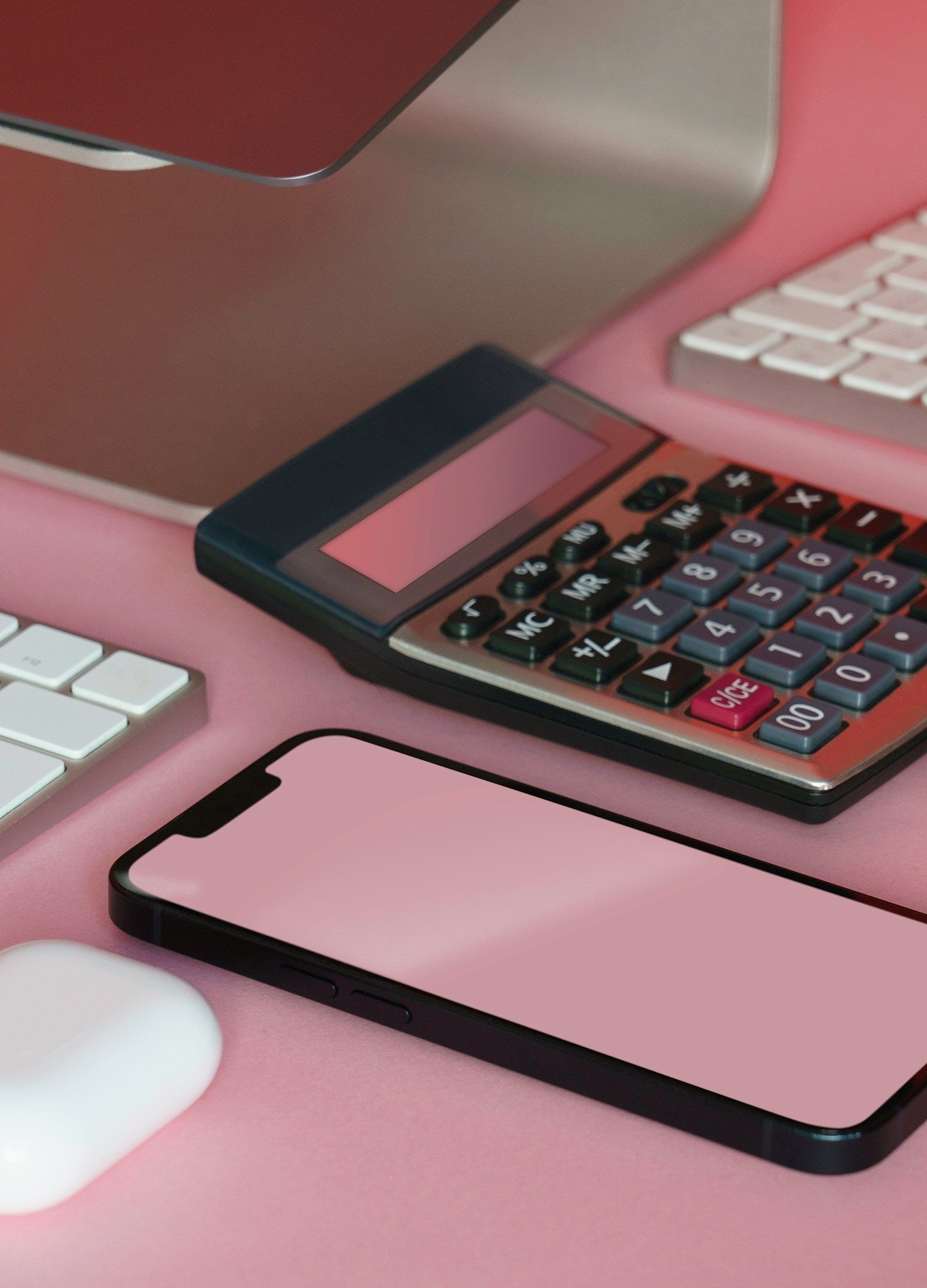 How to navigate wedding budget conflicts together: our top tips