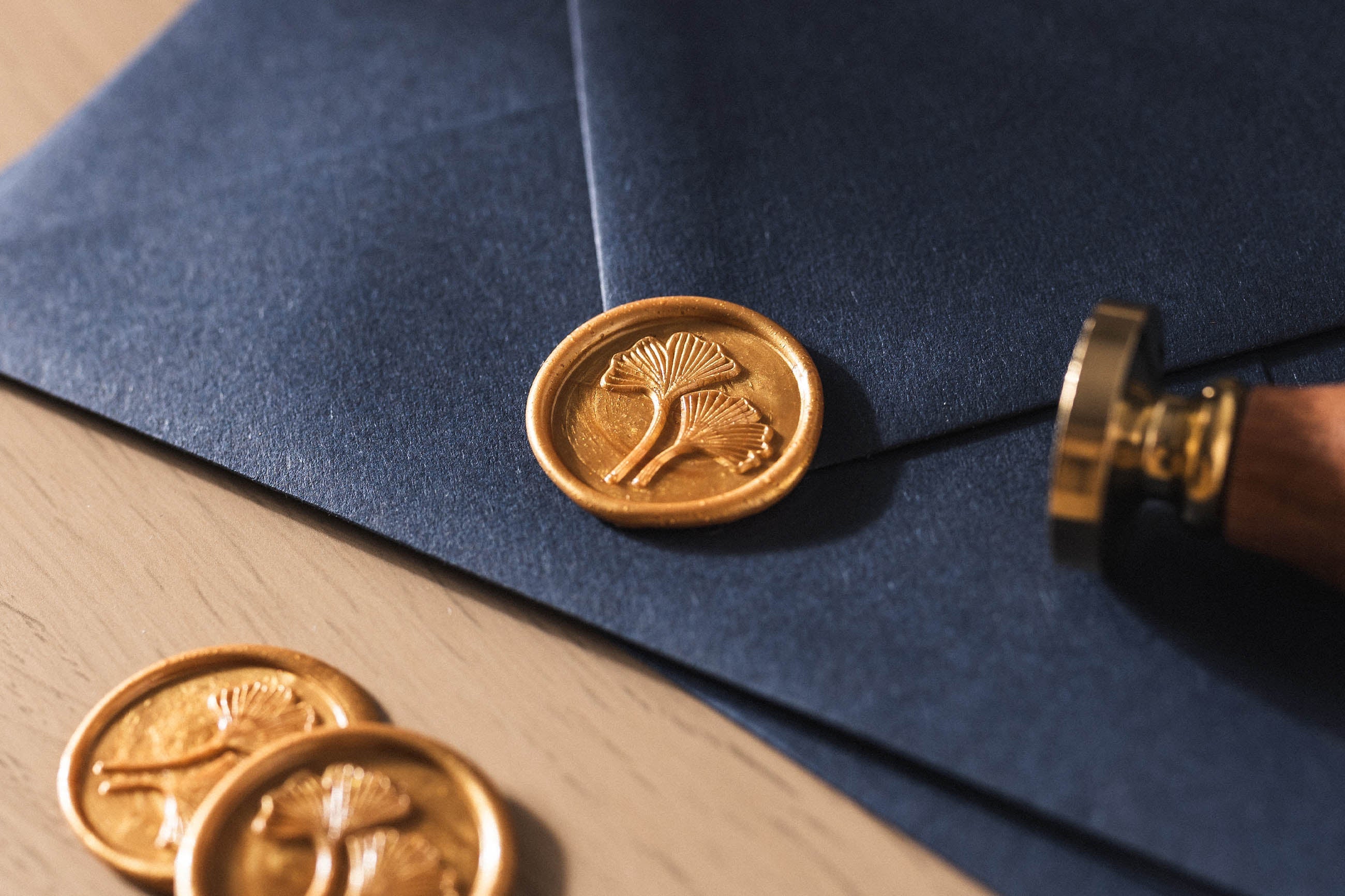 8 creative uses of wax seals in wedding stationery